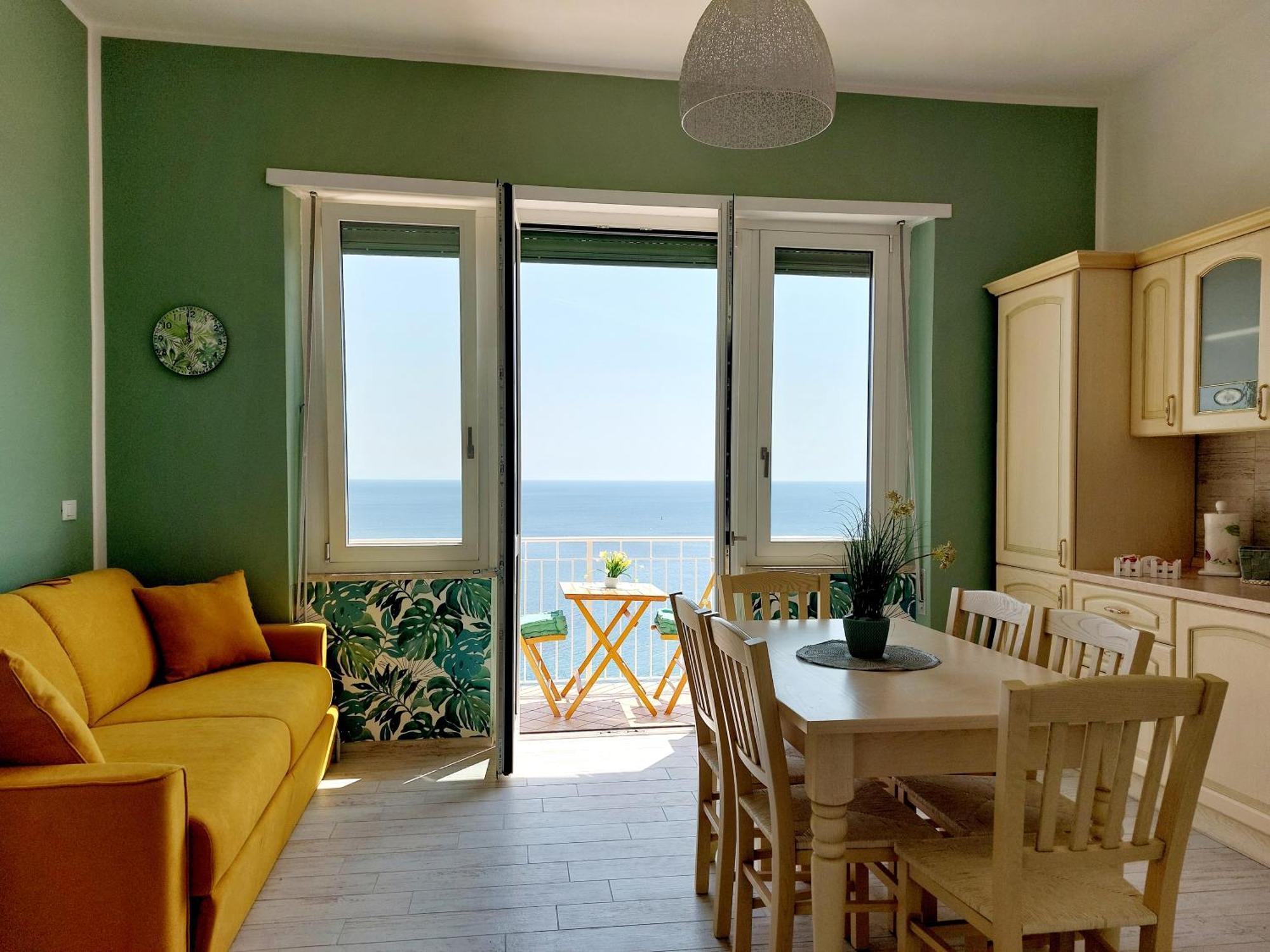 Una Finestra Sul Mare Home 2 Берджеджи Экстерьер фото